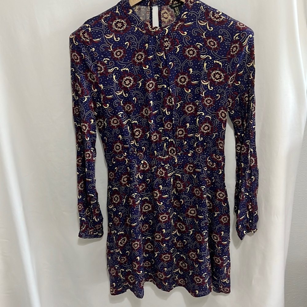 Forever 21 Long Sleeve Medium Floral Blue Purple Dress Side Zip Lined Pockets